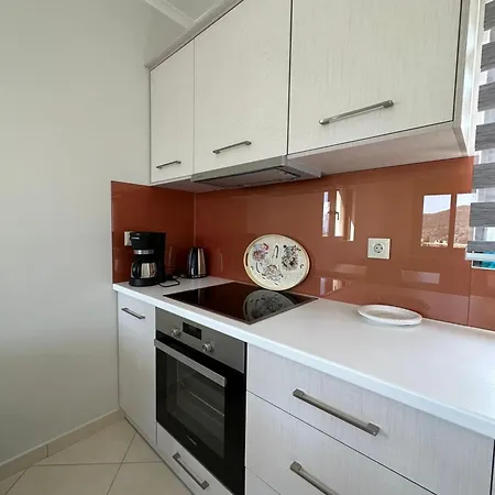 Elpida Luxury * Nidhrion