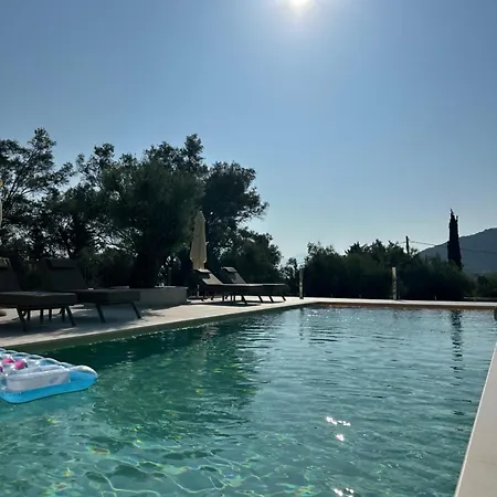 Elpida Luxury Lägenhet *