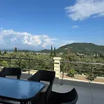 Elpida Luxury דירה