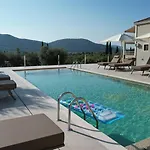 Elpida Luxury נידרי